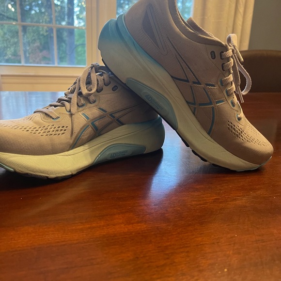 ASICS Gel Kayano 31 - women’s size 6.5 - Picture 3 of 4